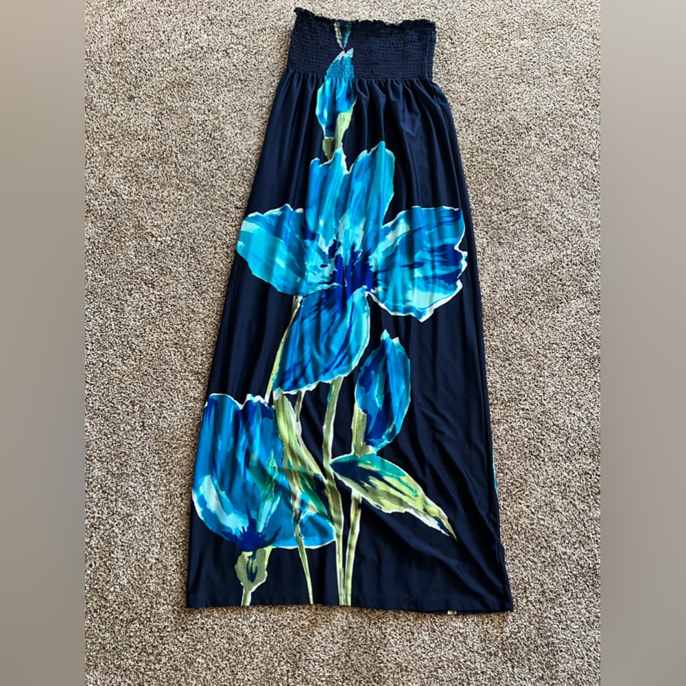 Women’s strapless dress